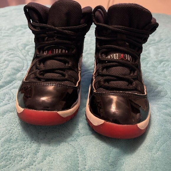 Size 13C (PS) Jordan 11 Retro 2019 Bred Pre Owned Black & White Children’s Shoes - Picture 2 of 14